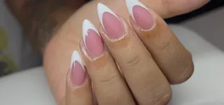 Simple French-tip nail art example by Leah